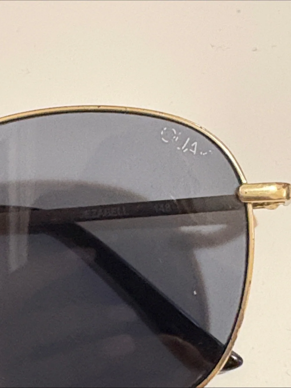 Quay jezebell sunglasses black with gold frame with glasses case